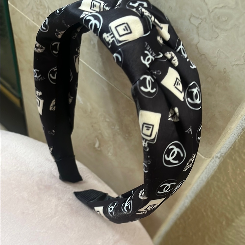 Black and White Knotted Headband - Picture 3 of 5